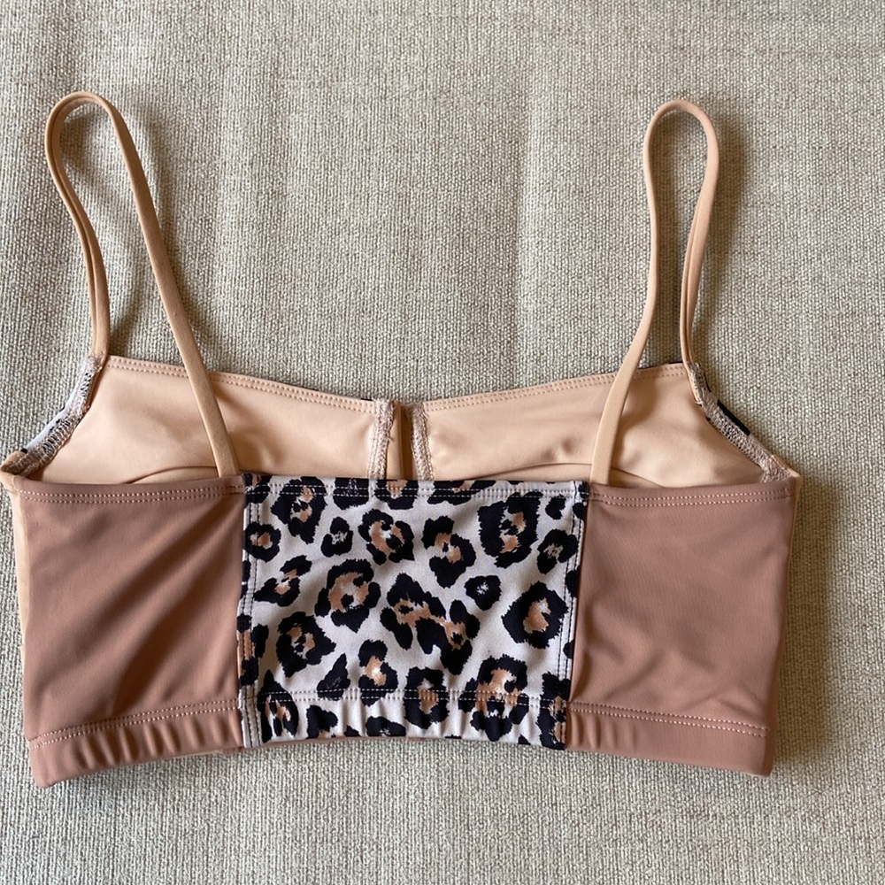 Sports bra in cheetah print, size S/M ASOS brand. - Picture 6 of 12